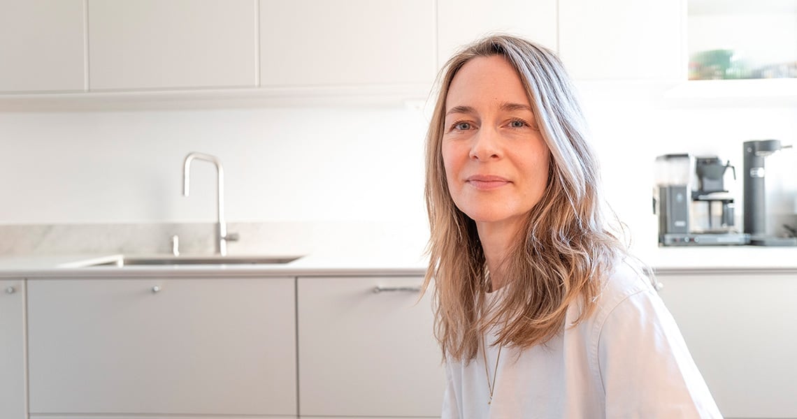 Charlotte Porträtbild mit The Solution Kollagenpulver